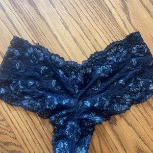 Women’s med lacy boy short